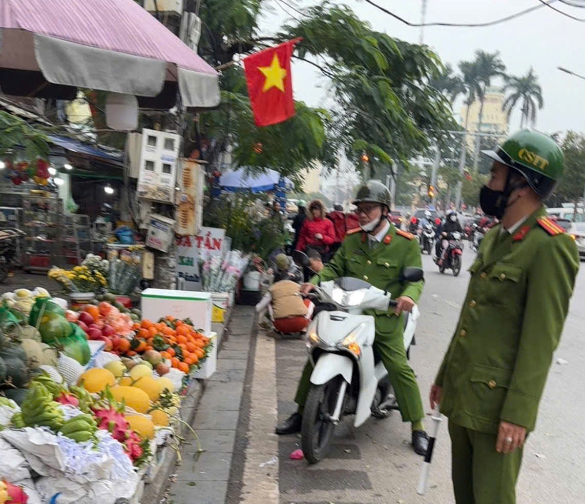 Phường Gia Viên ra quân lập lại trật tự đô thị hướng tới Lễ hội hoa phượng đỏ 2026